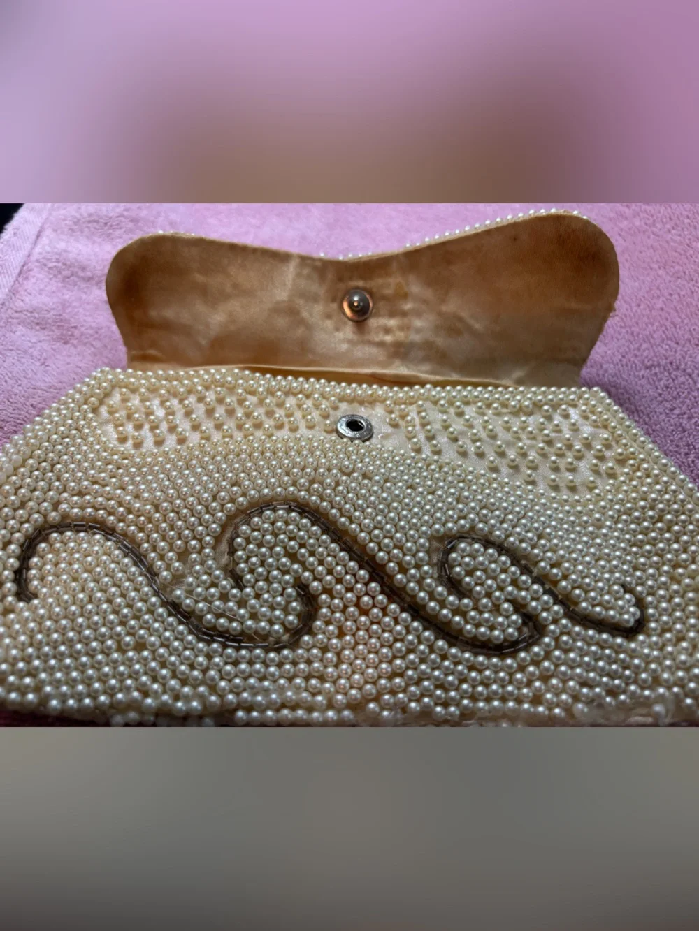 RARE Vintage 1950s Bags by Susan Hand Beaded Pearl Wave Clutch- Made In Japan